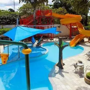 Diroma Piscina 24 H Com Bar Molhado , Caldas Novas Brasil